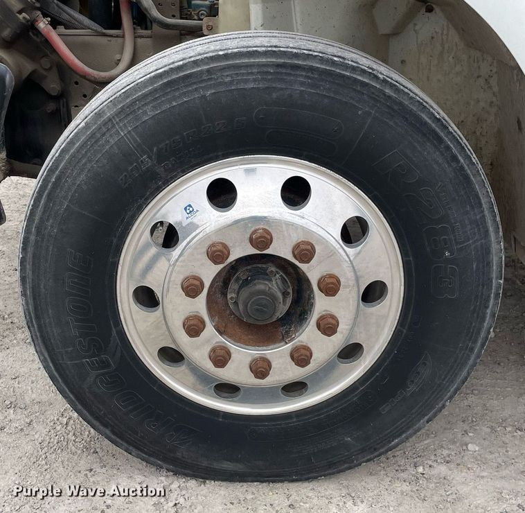 image for item DP0274 2003 International 4400  box truck