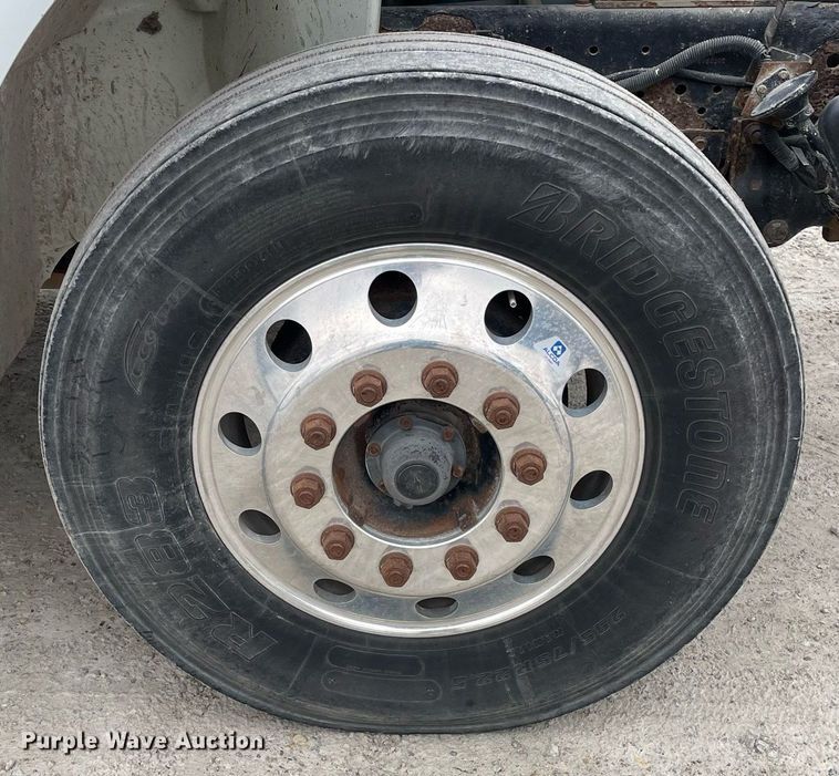 image for item DP0274 2003 International 4400  box truck