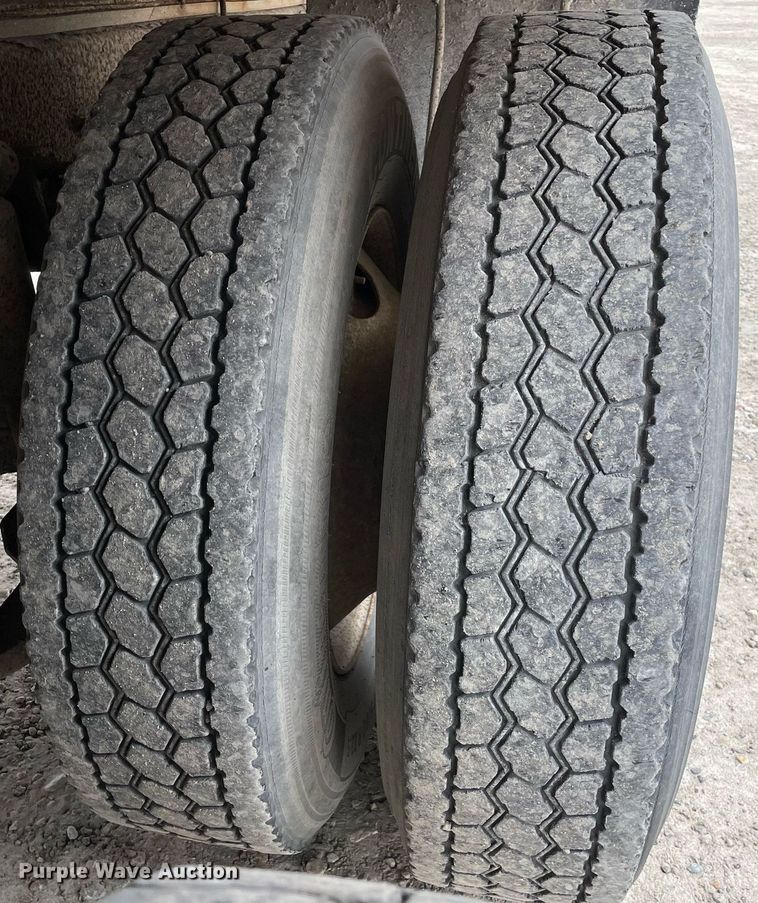 image for item DP0274 2003 International 4400  box truck