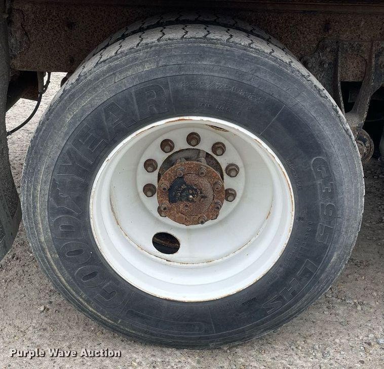 image for item DP0274 2003 International 4400  box truck