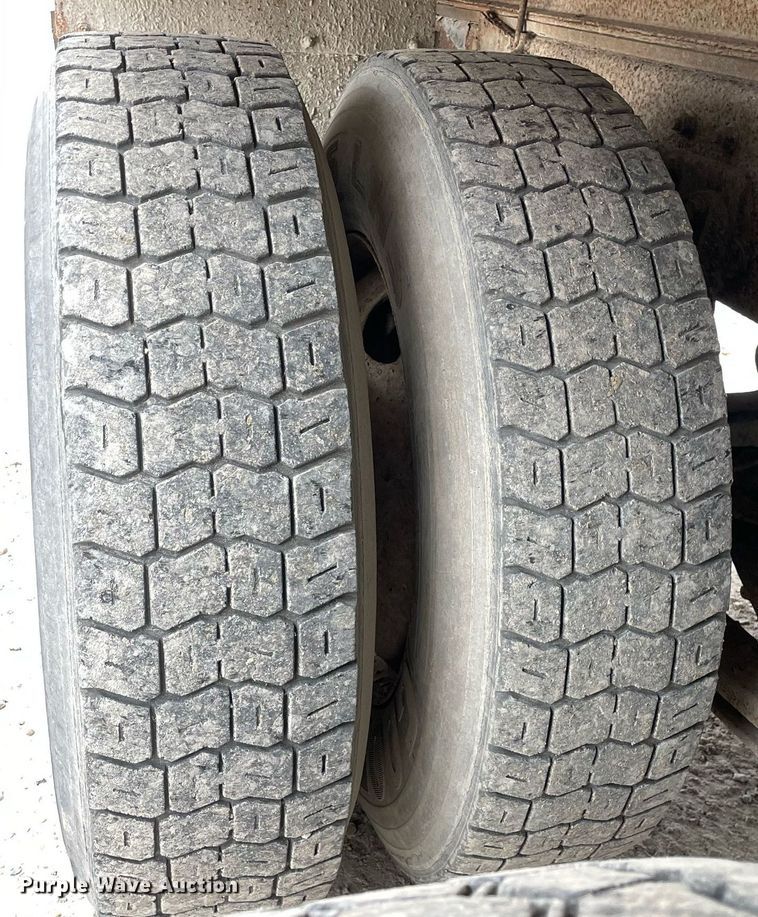 image for item DP0274 2003 International 4400  box truck