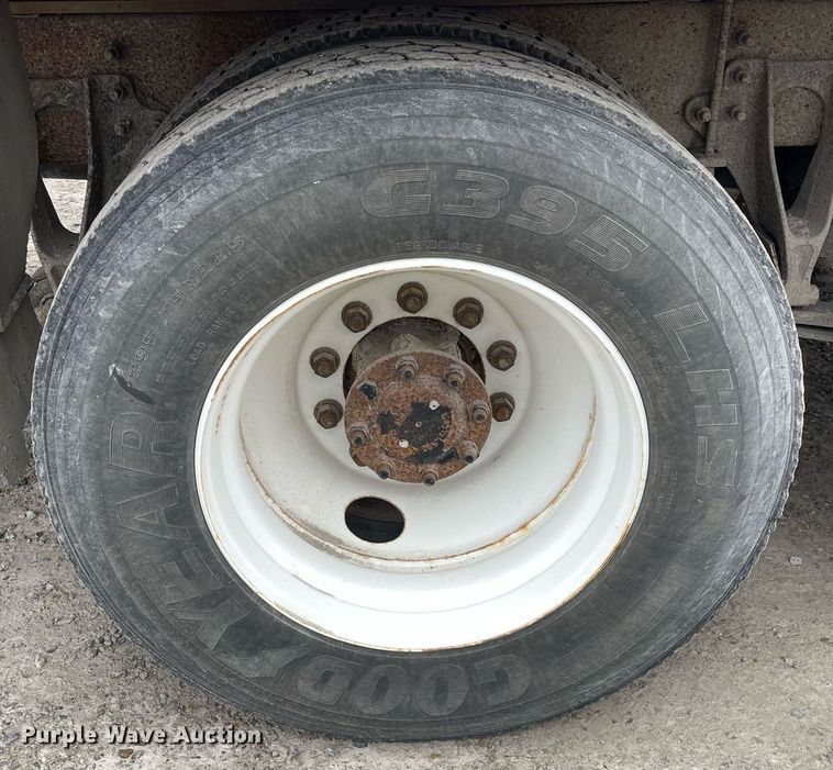 image for item DP0274 2003 International 4400  box truck