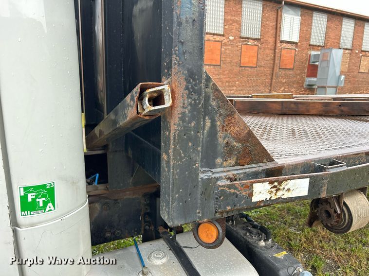 image for item DQ0938 2013 Freightliner Business Class M2  flatbed truck