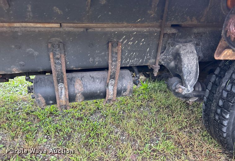 image for item DQ0938 2013 Freightliner Business Class M2  flatbed truck