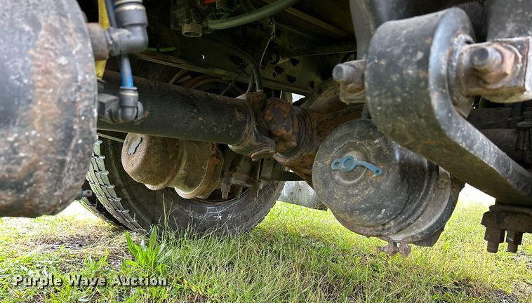 image for item DQ0938 2013 Freightliner Business Class M2  flatbed truck