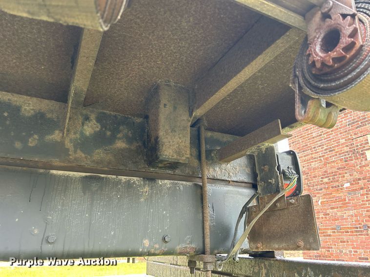 image for item DQ0938 2013 Freightliner Business Class M2  flatbed truck