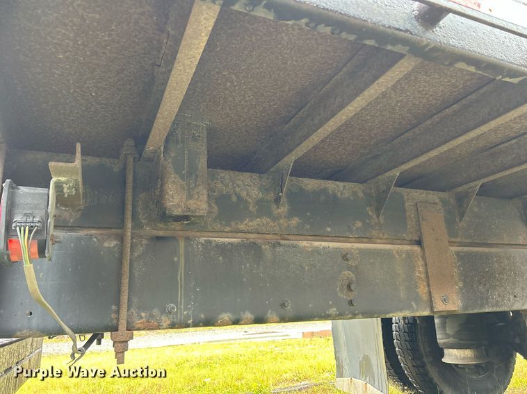 image for item DQ0938 2013 Freightliner Business Class M2  flatbed truck