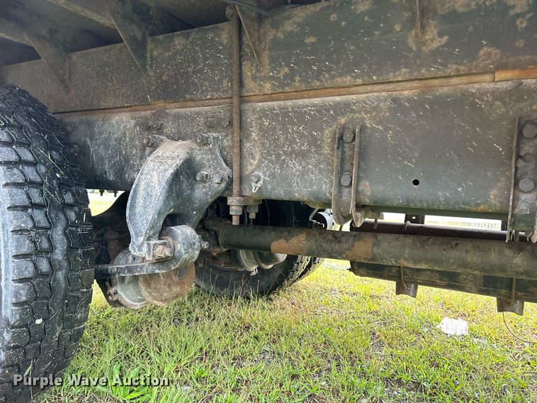 image for item DQ0938 2013 Freightliner Business Class M2  flatbed truck