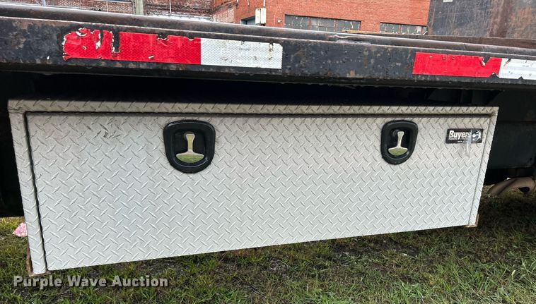 image for item DQ0938 2013 Freightliner Business Class M2  flatbed truck