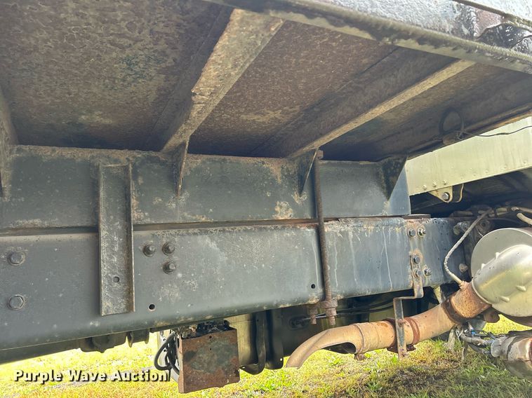 image for item DQ0938 2013 Freightliner Business Class M2  flatbed truck