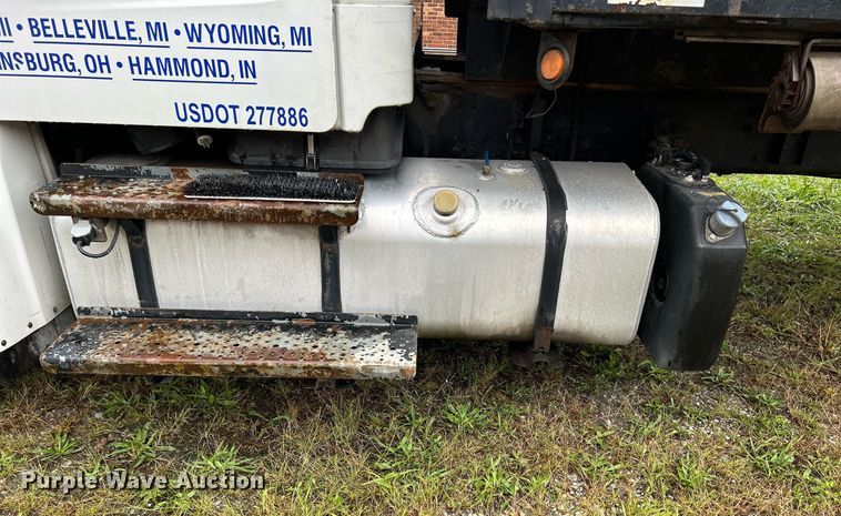 image for item DQ0938 2013 Freightliner Business Class M2  flatbed truck