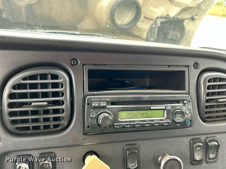 image for item DQ0938 2013 Freightliner Business Class M2  flatbed truck