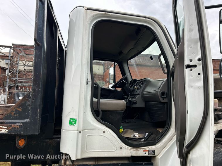 image for item DQ0938 2013 Freightliner Business Class M2  flatbed truck