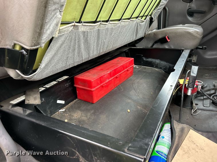 image for item DQ0938 2013 Freightliner Business Class M2  flatbed truck