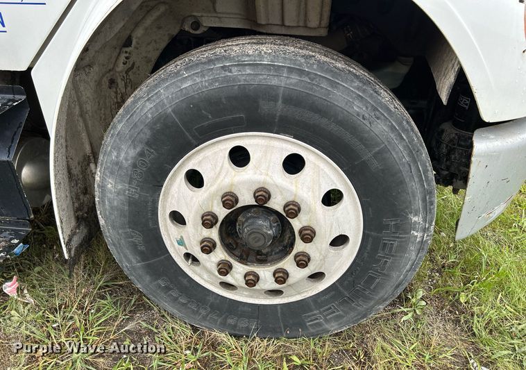 image for item DQ0938 2013 Freightliner Business Class M2  flatbed truck