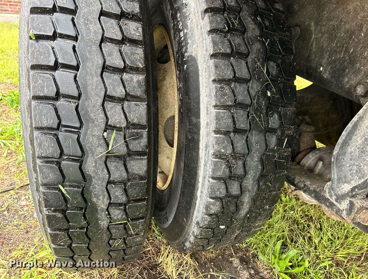 image for item DQ0938 2013 Freightliner Business Class M2  flatbed truck