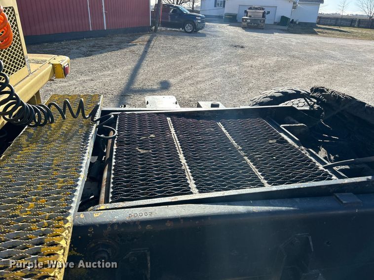 image for item DQ1074 Ottawa YT30  yard truck