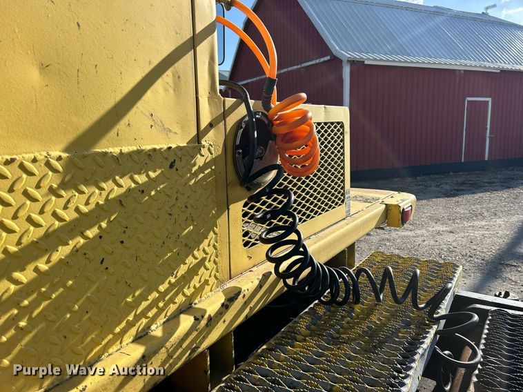 image for item DQ1074 Ottawa YT30  yard truck