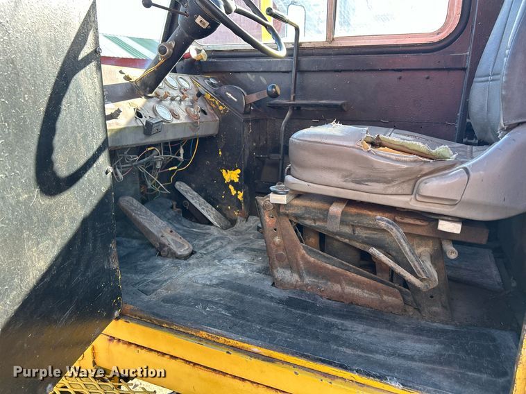 image for item DQ1074 Ottawa YT30  yard truck