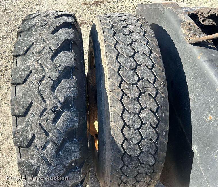 image for item DQ1074 Ottawa YT30  yard truck