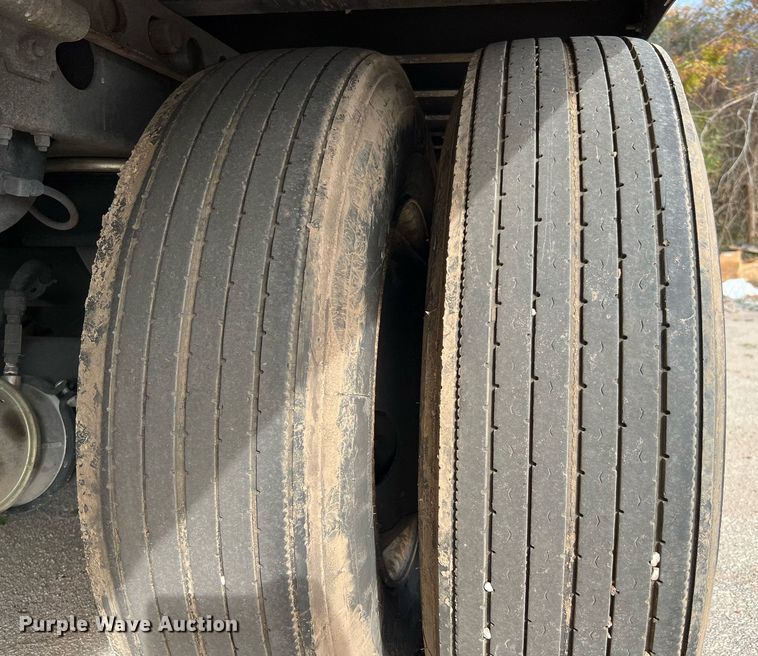 image for item DQ2342 2004 Great Dane 7-11TP-SA  dry van trailer