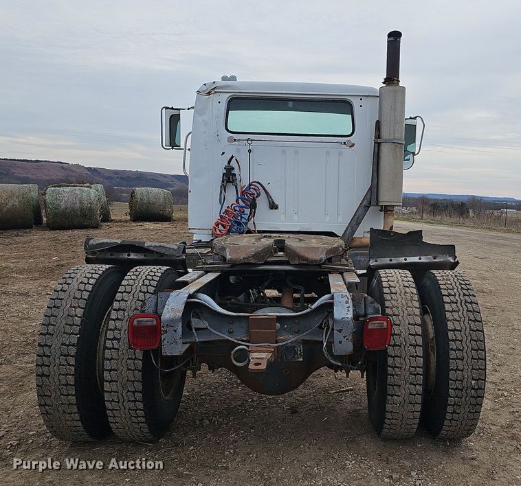 image for item DR5931 1987 International S2300  semi truck