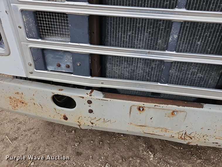 image for item DR5931 1987 International S2300  semi truck