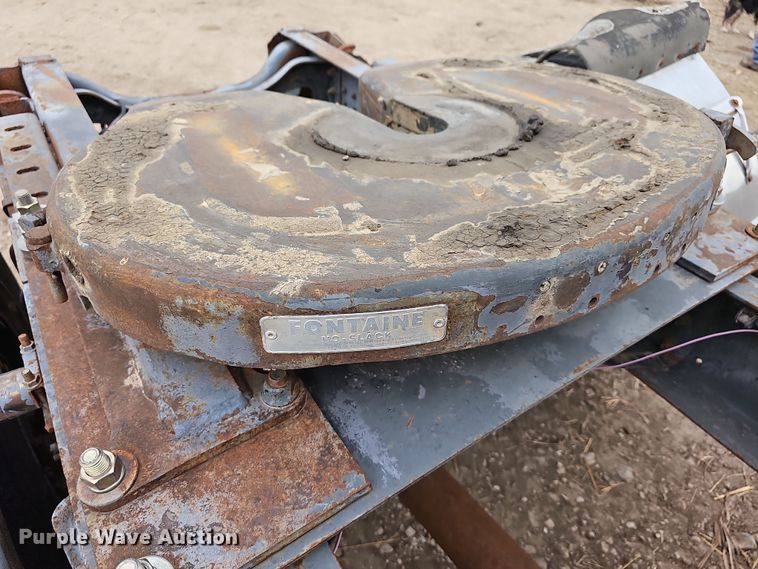 image for item DR5931 1987 International S2300  semi truck