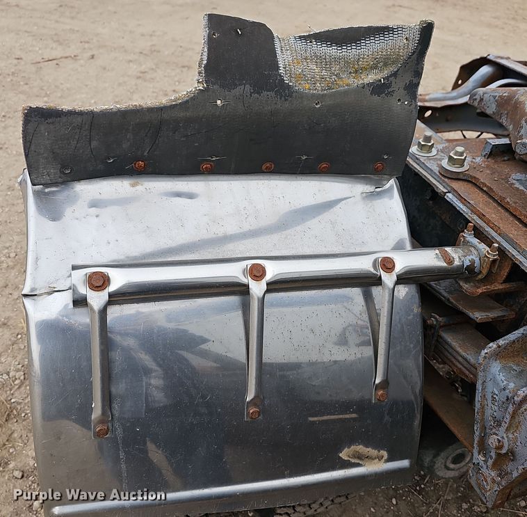 image for item DR5931 1987 International S2300  semi truck