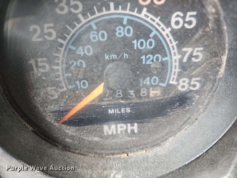 image for item DR5931 1987 International S2300  semi truck