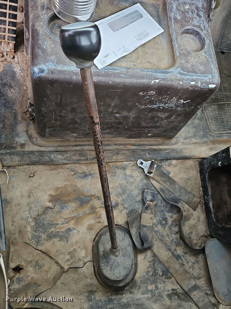 image for item DR5931 1987 International S2300  semi truck