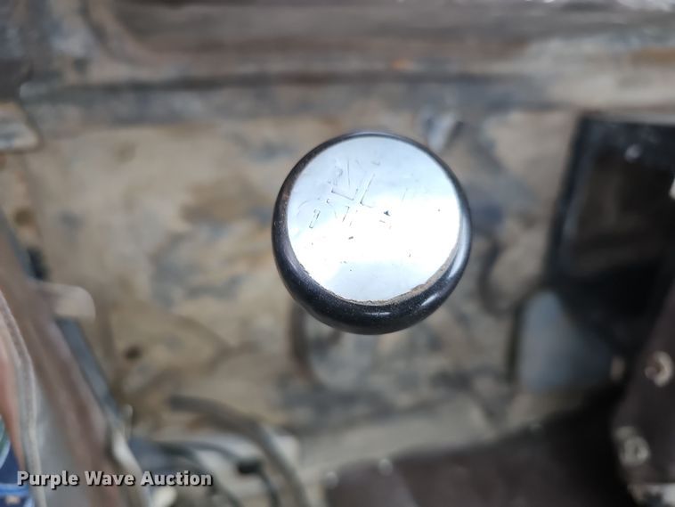 image for item DR5931 1987 International S2300  semi truck