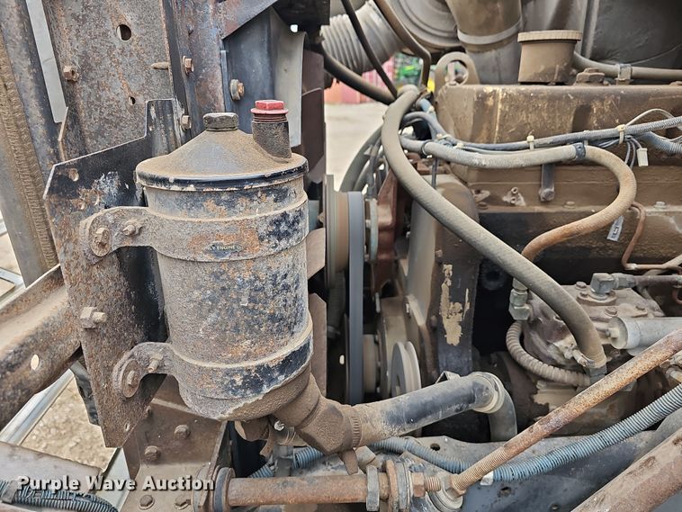 image for item DR5931 1987 International S2300  semi truck