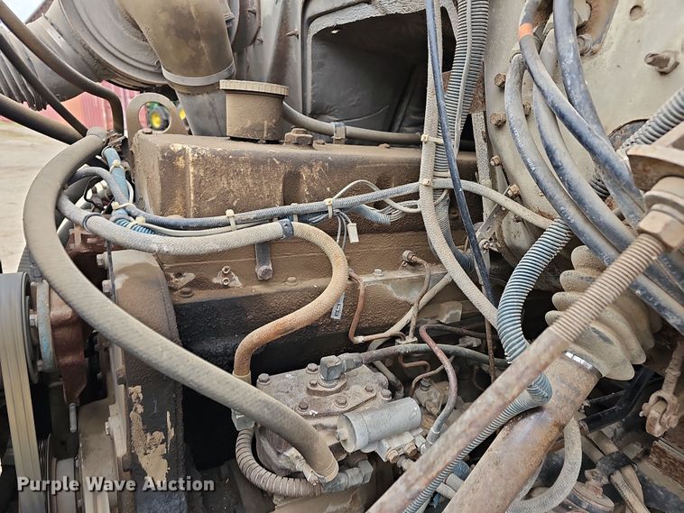 image for item DR5931 1987 International S2300  semi truck