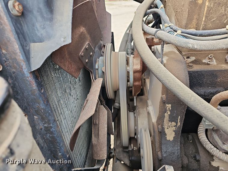 image for item DR5931 1987 International S2300  semi truck