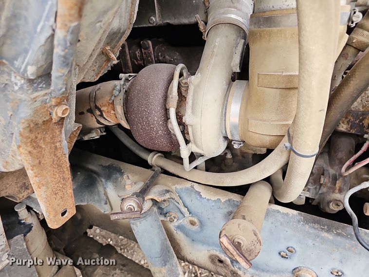 image for item DR5931 1987 International S2300  semi truck