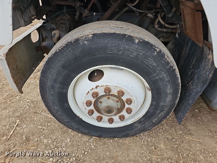 image for item DR5931 1987 International S2300  semi truck