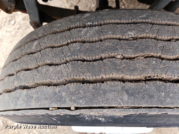 image for item DR5931 1987 International S2300  semi truck