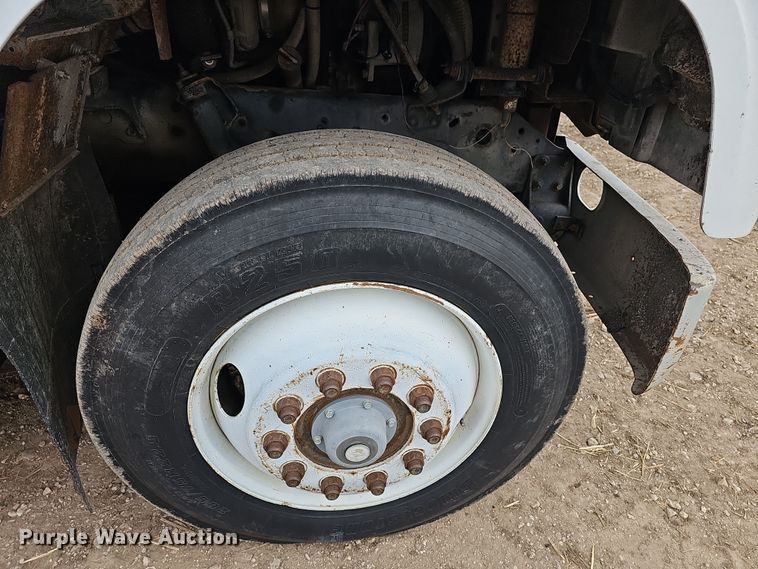 image for item DR5931 1987 International S2300  semi truck