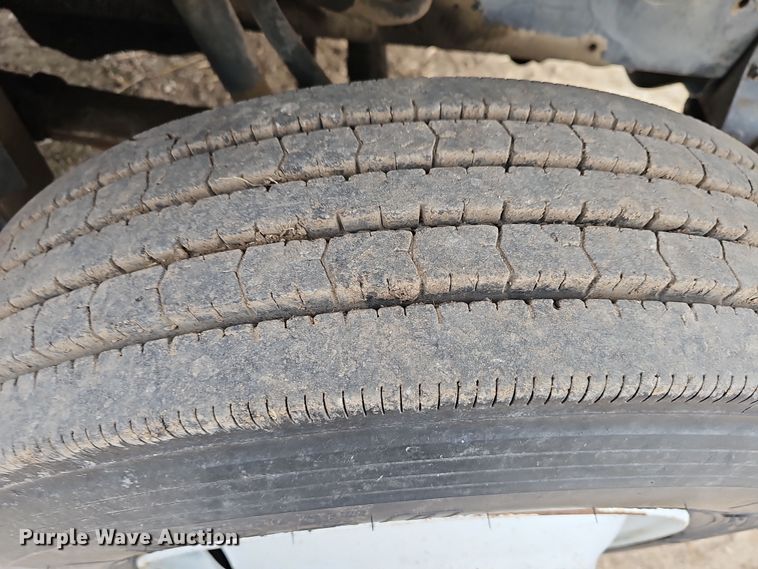 image for item DR5931 1987 International S2300  semi truck