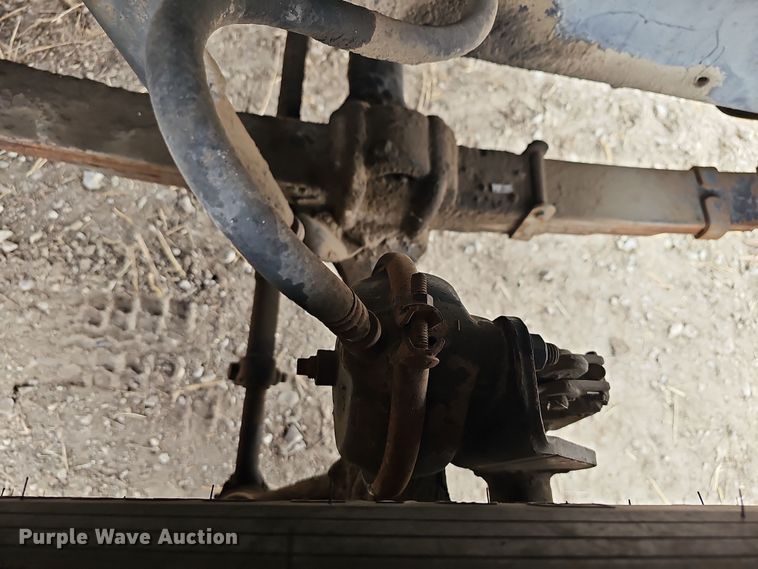 image for item DR5931 1987 International S2300  semi truck