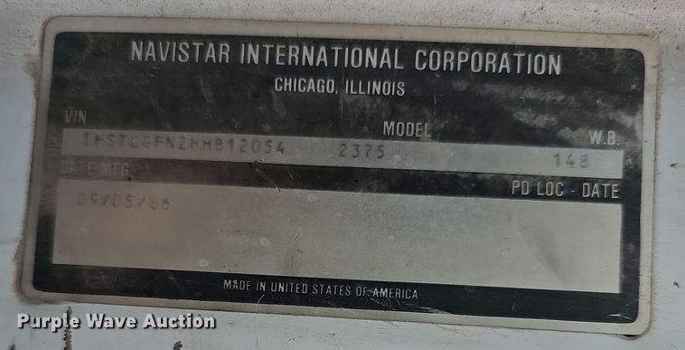 image for item DR5931 1987 International S2300  semi truck