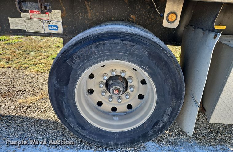 image for item LB9623 2007 Utility FS2CHA  flatbed trailer