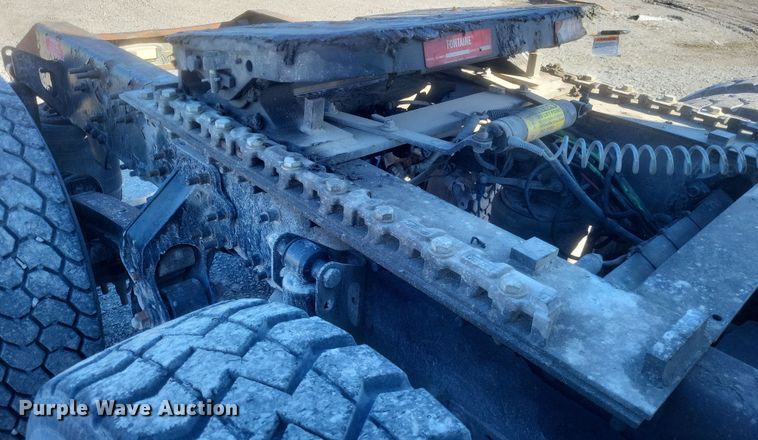 image for item MI9863 2006 Volvo VN Series  semi truck