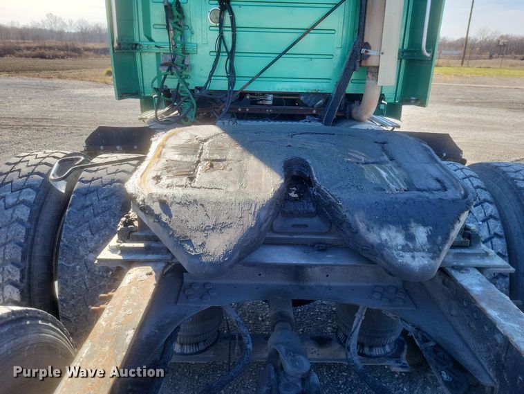 image for item MI9863 2006 Volvo VN Series  semi truck