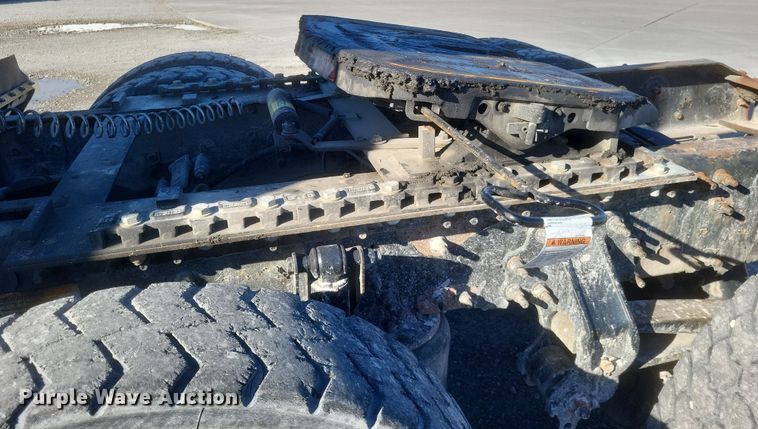 image for item MI9863 2006 Volvo VN Series  semi truck