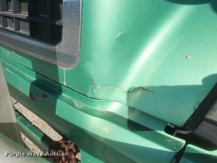 image for item MI9863 2006 Volvo VN Series  semi truck