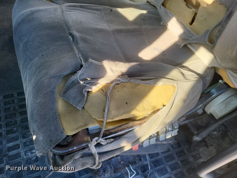 image for item MI9863 2006 Volvo VN Series  semi truck