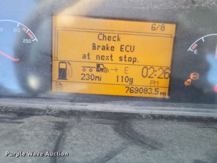 image for item MI9863 2006 Volvo VN Series  semi truck