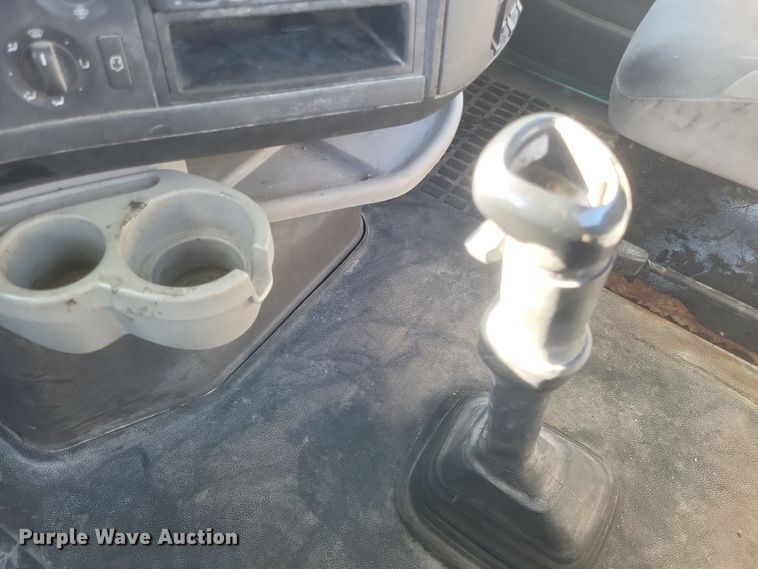 image for item MI9863 2006 Volvo VN Series  semi truck